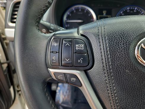 Used 2016 Toyota Highlander XLE AWD/4WD image 22
