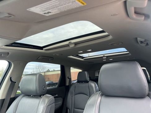 Used 2018 Buick Enclave Essence AWD/4WD image 26