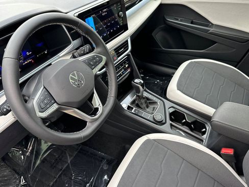 New 2026 Volkswagen Taos SE image 9