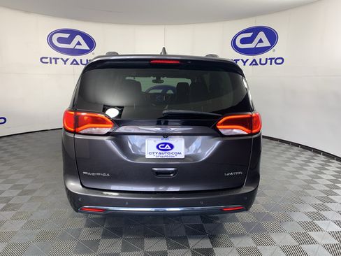 Used 2019 Chrysler Pacifica Limited FWD image 4