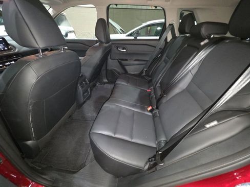 Used 2025 Nissan Rogue SV w/ SV Premium Package FWD image 40