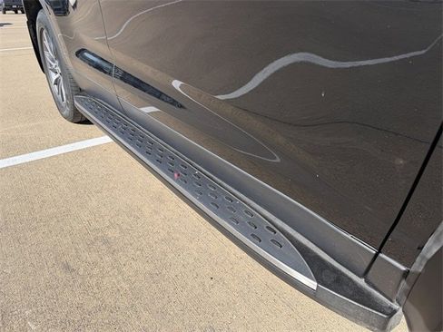 Used 2019 Toyota Highlander XLE image 10