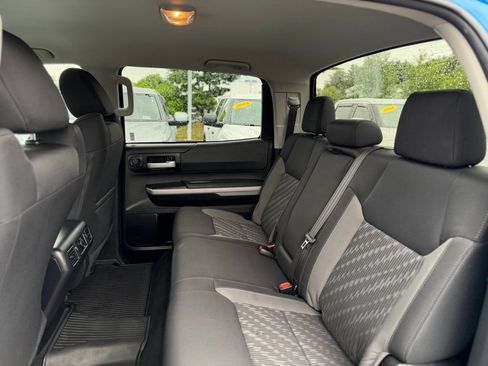 Used 2020 Toyota Tundra SR5 w/ SR5 Convenience Package AWD/4WD image 5