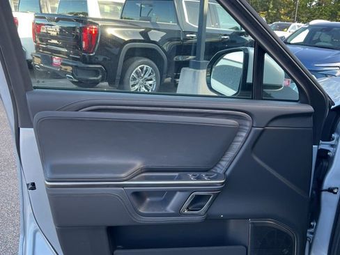 Used 2023 Rivian R1S Launch Edition image 9