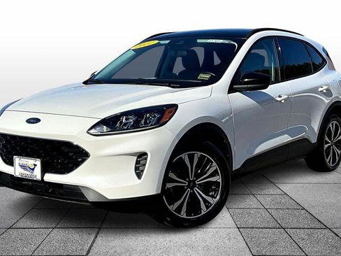 Used 2022 Ford Escape SE w/ SE Sport Appearance Package image 12