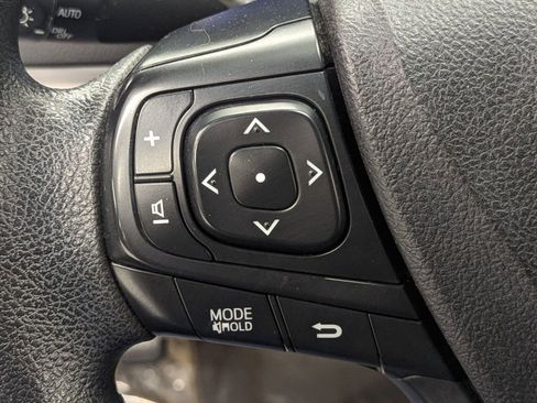 Used 2017 Toyota Camry LE image 12