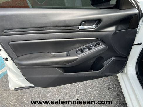 Used 2022 Nissan Altima 2.5 S FWD image 15