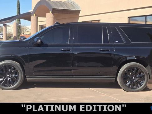 Used 2023 Cadillac Escalade ESV Sport Platinum image 4
