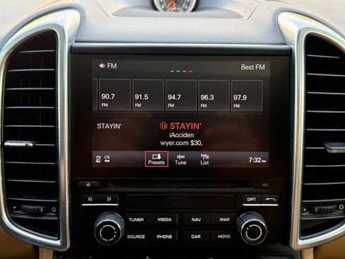 Used 2018 Porsche Cayenne Platinum Edition AWD/4WD image 43
