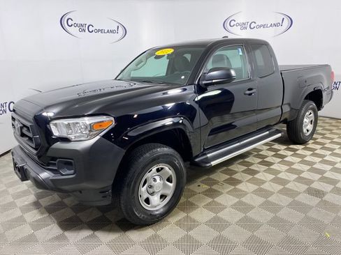 Certified 2022 Toyota Tacoma SR AWD/4WD image 3