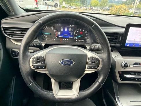 Used 2023 Ford Explorer XLT w/ Equipment Group 202A AWD/4WD image 18