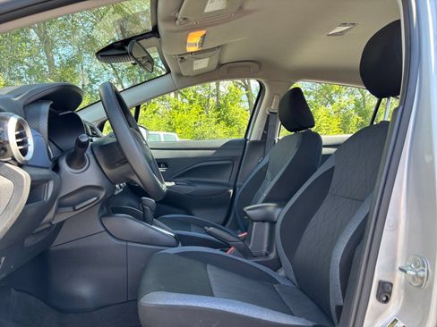Used 2025 Nissan Versa SV FWD image 25