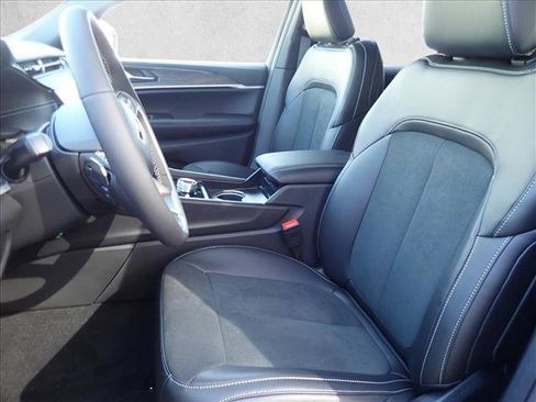 New 2026 Jeep Grand Cherokee L 4WD image 12