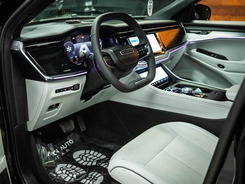 Used 2025 Jeep Wagoneer S Limited image 8