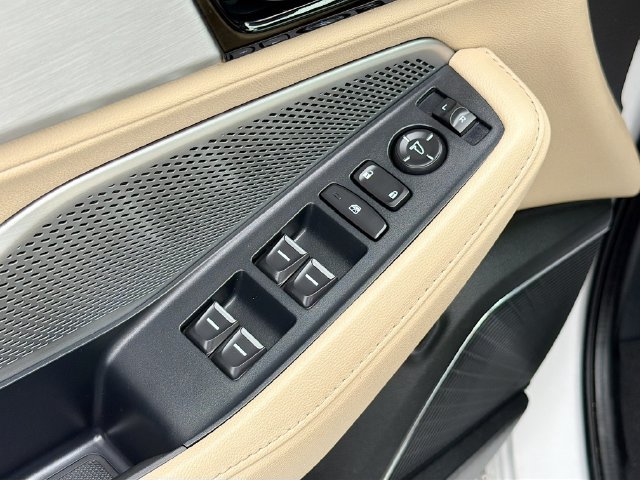 Used 2025 Acura MDX FWD image 17