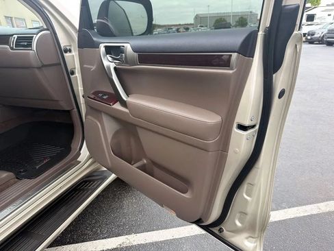 Used 2015 Lexus GX 460 w/ Premium Package AWD/4WD image 57