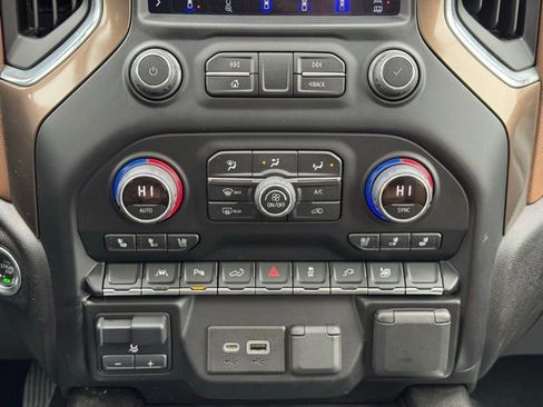 Used 2022 Chevrolet Silverado 1500 High Country w/ Technology Package image 13