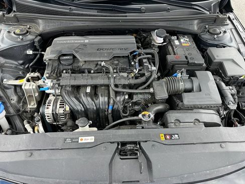Used 2025 Hyundai Elantra SE FWD image 36