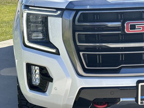 Used 2023 GMC Yukon AT4 w/ AT4 Premium Package AWD/4WD image 4