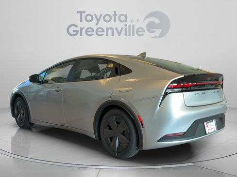 Certified 2025 Toyota Prius LE FWD image 4