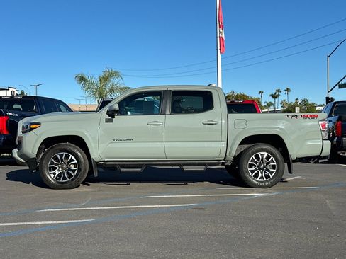 Used 2022 Toyota Tacoma TRD Sport image 2