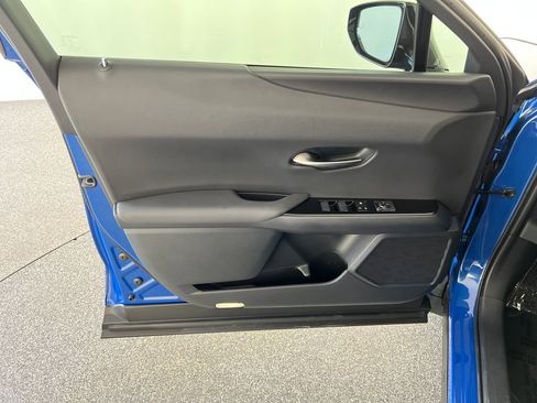 Used 2022 Lexus UX 200 w/ Accessory Package (Z1) FWD image 12