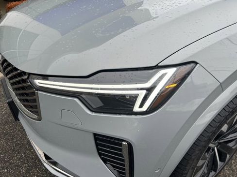 Used 2025 Volvo XC90 B5 Plus image 9