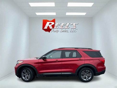 Used 2023 Ford Explorer XLT w/ Equipment Group 202A AWD/4WD image 13