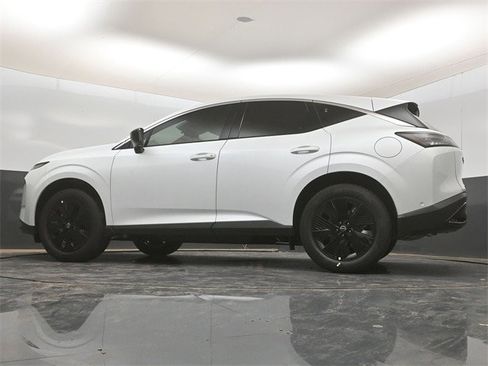 New 2025 Nissan Murano SV image 18