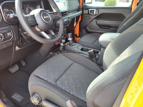 New 2025 Jeep Gladiator Mojave w/ Convenience Group image 14