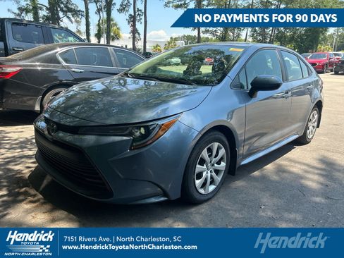 Used 2025 Toyota Corolla LE FWD image 1