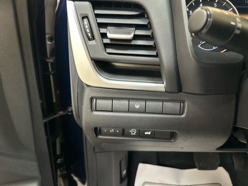 Certified 2025 Nissan Rogue SV image 21