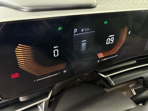 Used 2025 Kia Carnival image 22