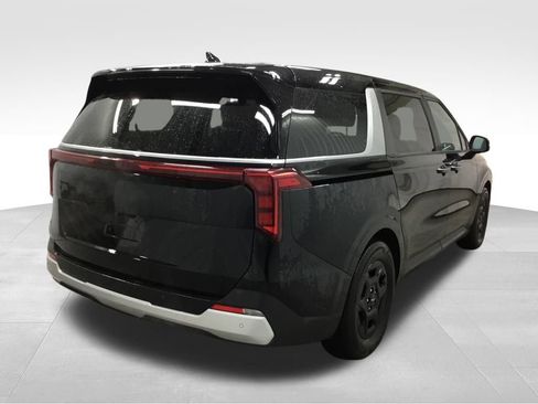 Used 2025 Kia Carnival FWD image 14