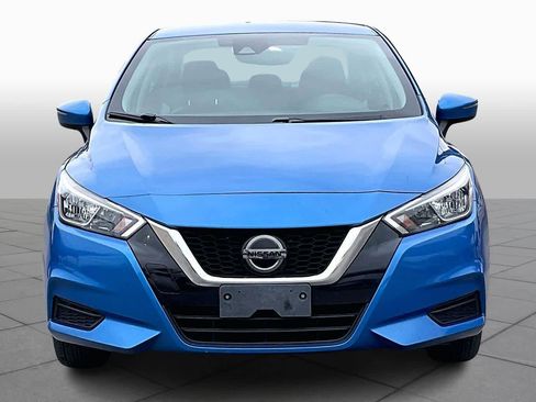 Used 2020 Nissan Versa SV image 3