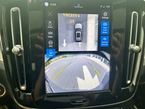 Certified 2025 Volvo XC40 B5 Plus AWD/4WD image 24