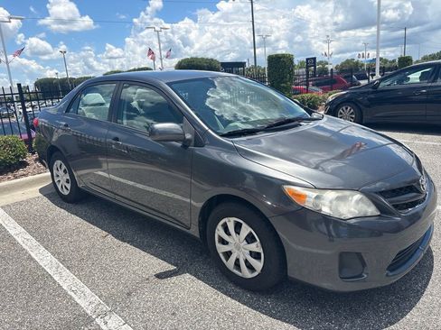Used 2011 Toyota Corolla LE FWD image 2