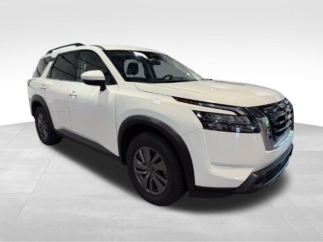 Used 2025 Nissan Pathfinder SV FWD image 3