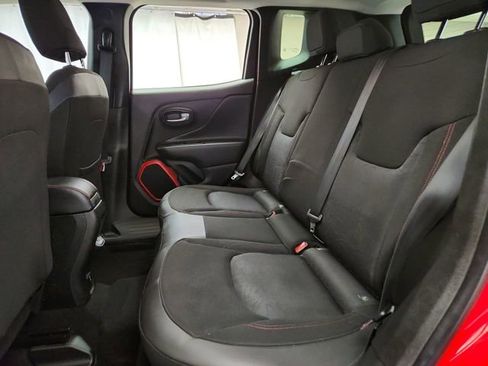 Used 2018 Jeep Renegade Trailhawk w/ Cold Weather Group II AWD/4WD image 23