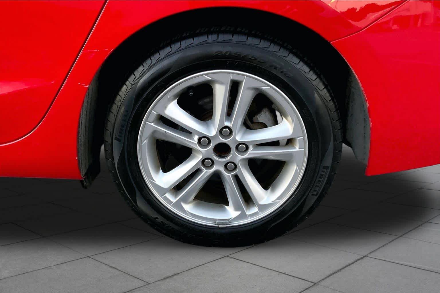 Used 2017 Chevrolet Cruze LS FWD image 10