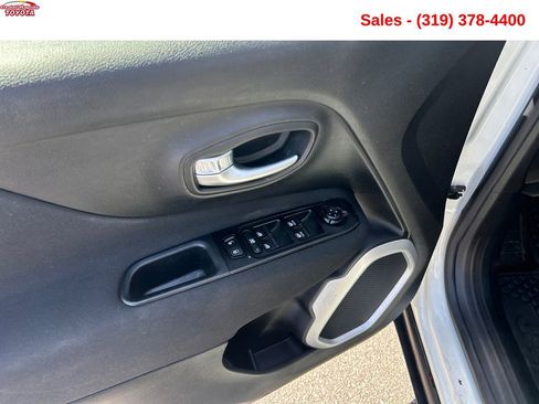 Used 2020 Jeep Renegade Latitude w/ Cold Weather Group AWD/4WD image 12