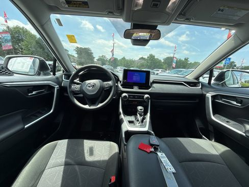 Used 2025 Toyota RAV4 XLE AWD/4WD image 18