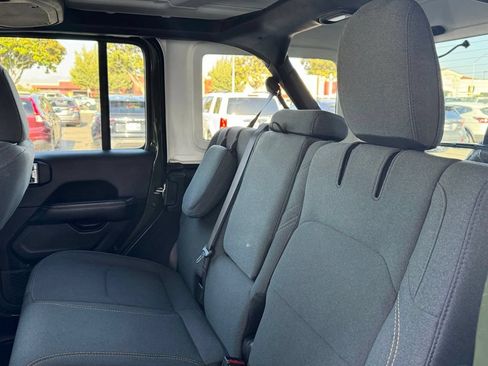 Used 2024 Jeep Wrangler Unlimited Sahara AWD/4WD image 18