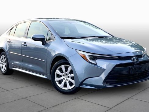 Used 2025 Toyota Corolla LE w/ Convenience Package AWD/4WD image 3