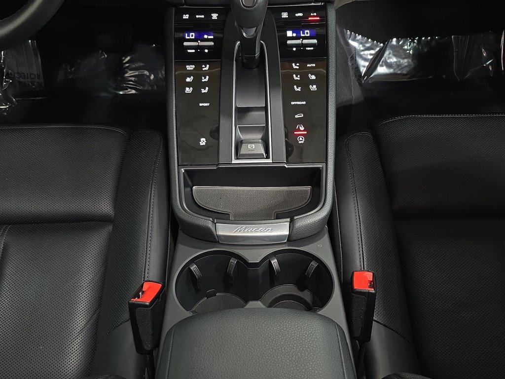 Certified 2026 Porsche Macan AWD/4WD image 20