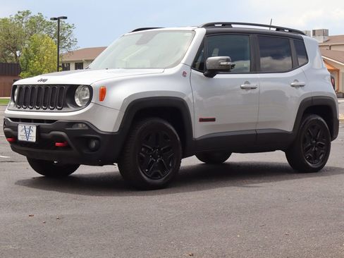 Used 2018 Jeep Renegade Trailhawk AWD/4WD image 11
