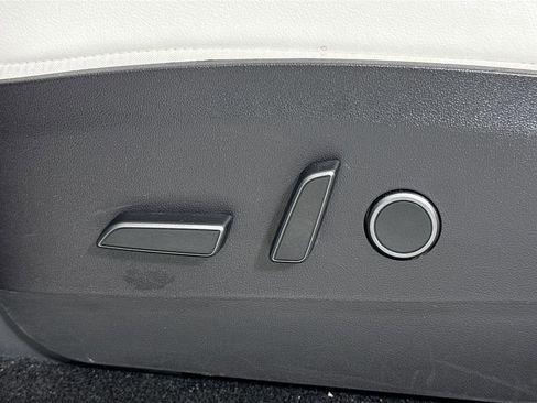 Used 2021 Tesla Model Y Long Range AWD/4WD image 11