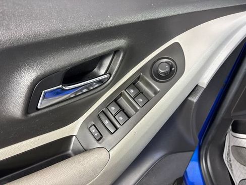 Used 2016 Chevrolet Trax LS AWD/4WD image 15