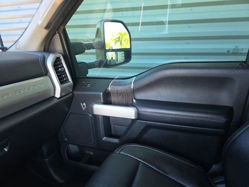 Used 2021 Ford F250 Lariat image 14