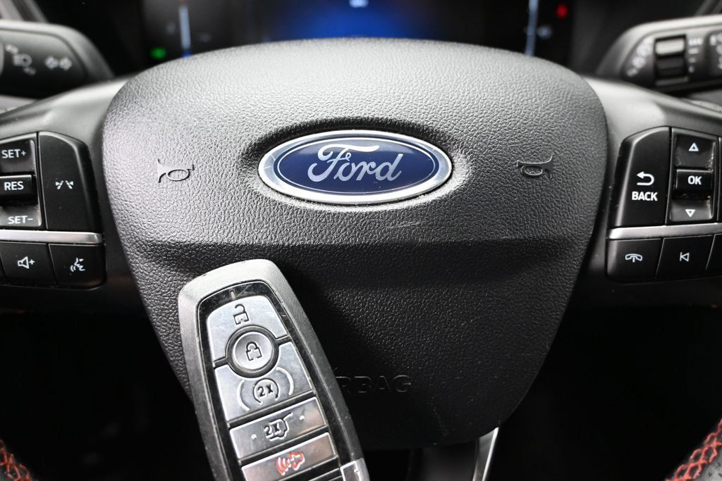 Used 2025 Ford Escape ST-Line Select AWD/4WD image 33